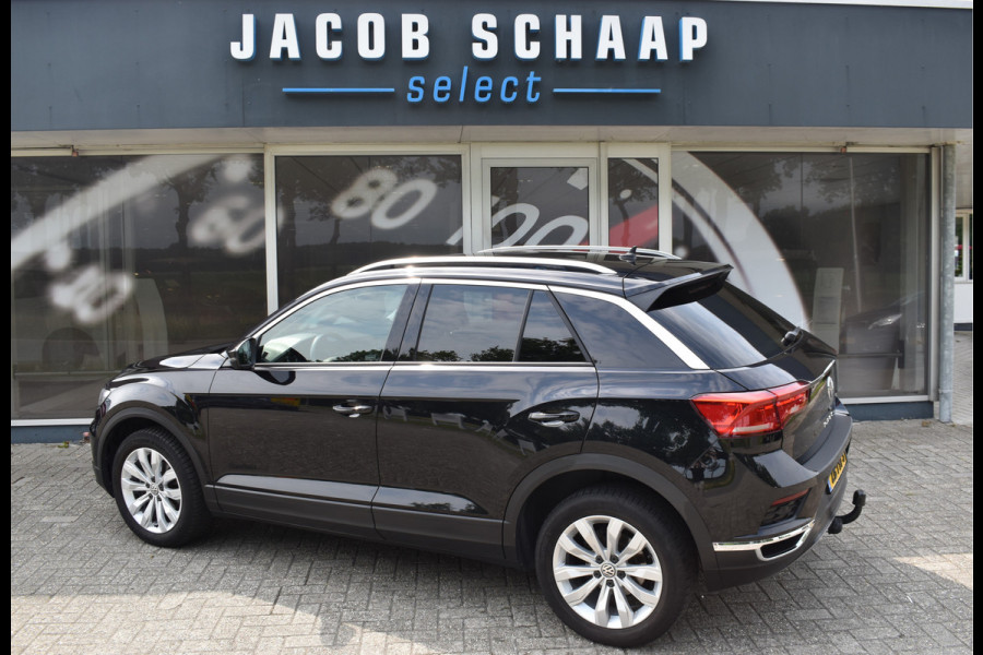 Volkswagen T-Roc 1.5 TSI Style Automaat Navigatie / Adap. Cruise / Trekhaak / PDC v+a / Camera / 17" LM