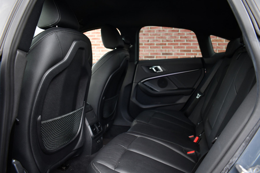 BMW 2 Serie Gran Coupé 218i M-Sport 19inch HiFi Camera Leder Live-cockpit