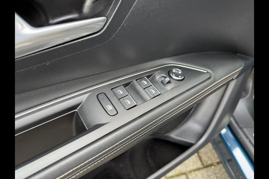 Peugeot 3008 1.6 HYbrid 225 GT - Automaat - Pano/schuifdak - Navi - Camera Peugeot 3008 1.6 HYbrid 225 GT - Automaat - Pano/schuifdak - Navi - Camera