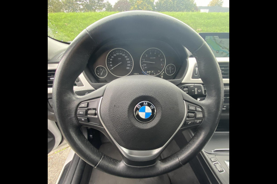 BMW 3 Serie Touring 320i High Executive/ Leer/ Clima/ Verw. stoelen/ Trekhaak