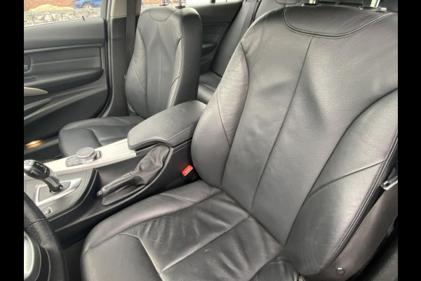 BMW 3 Serie Touring 320i High Executive/ Leer/ Clima/ Verw. stoelen/ Trekhaak