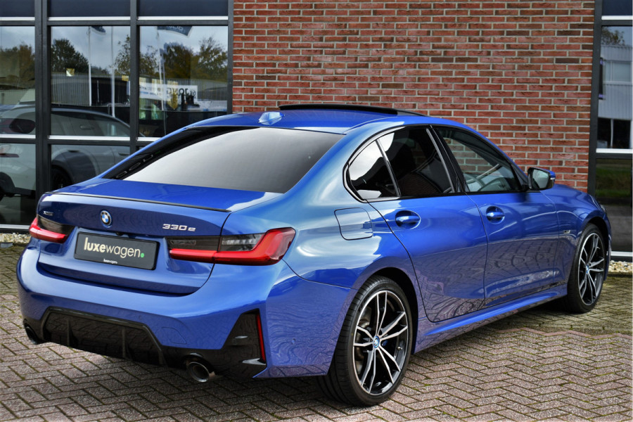 BMW 3-serie 330e xDrive M-Sport Pro Pano M-zetels ACC HUD 19inch El-klep