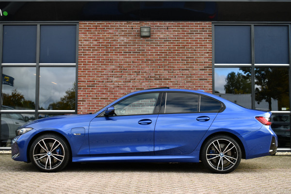 BMW 3-serie 330e xDrive M-Sport Pro Pano M-zetels ACC HUD 19inch El-klep