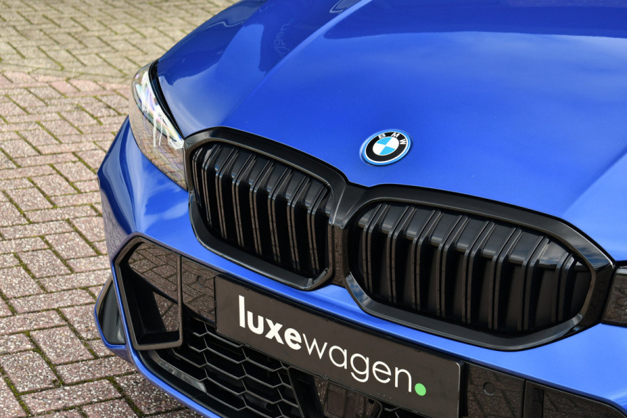 BMW 3-serie 330e xDrive M-Sport Pro Pano M-zetels ACC HUD 19inch El-klep