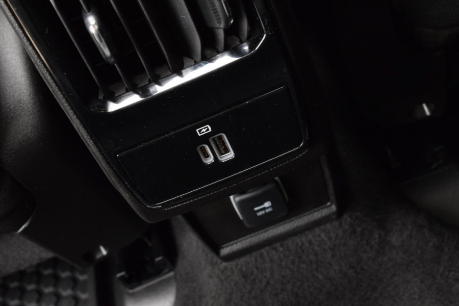 Jeep Compass 4xe 190 Plug-in Hybrid Electric Limited Lease Ed. Jeep Compass 4xe 190 Plug-in Hybrid Electric Limited Lease Ed.