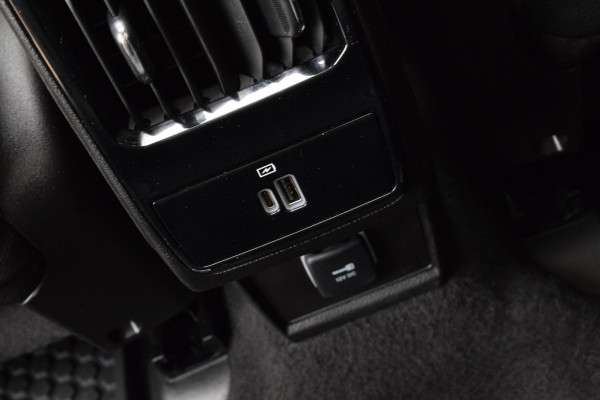 Jeep Compass 4xe 190 Plug-in Hybrid Electric Limited Lease Ed. Jeep Compass 4xe 190 Plug-in Hybrid Electric Limited Lease Ed.