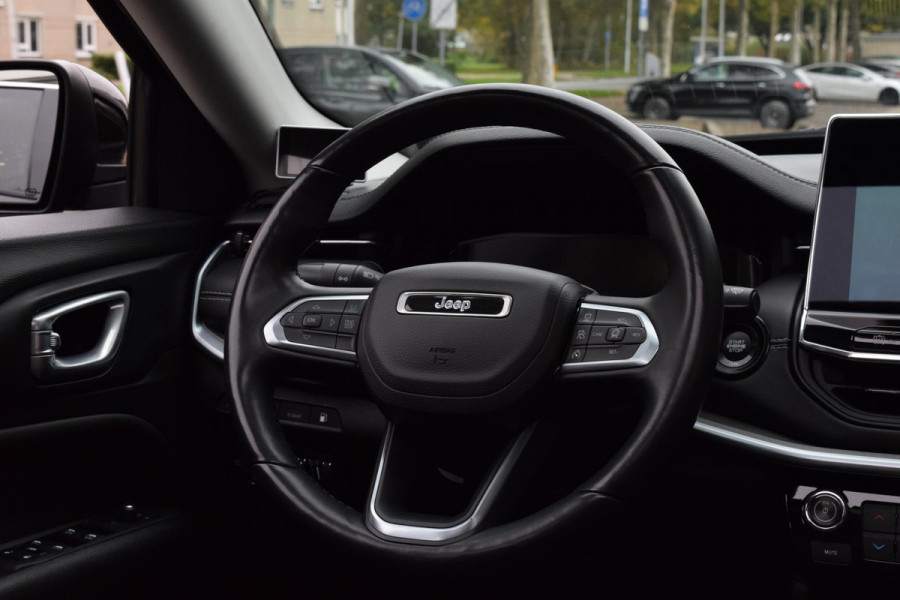 Jeep Compass 4xe 190 Plug-in Hybrid Electric Limited Lease Ed. Jeep Compass 4xe 190 Plug-in Hybrid Electric Limited Lease Ed.