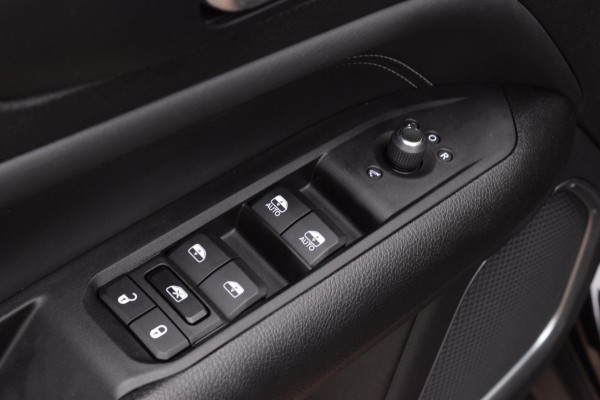 Jeep Compass 4xe 190 Plug-in Hybrid Electric Limited Lease Ed. Jeep Compass 4xe 190 Plug-in Hybrid Electric Limited Lease Ed.