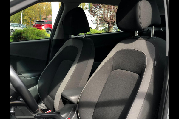 Hyundai Kona 1.0 T-GDI Comfort | Navi, Cruise, Clima, DAB, Camera, Carplay/Android | Goed Onderhouden! | Hyundai Kona 1.0 T-GDI Comfort | Navi, Cruise, Clima, DAB, Camera, Carplay/Android | Goed Onderhouden! |
