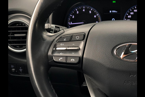 Hyundai Kona 1.0 T-GDI Comfort | Navi, Cruise, Clima, DAB, Camera, Carplay/Android | Goed Onderhouden! | Hyundai Kona 1.0 T-GDI Comfort | Navi, Cruise, Clima, DAB, Camera, Carplay/Android | Goed Onderhouden! |