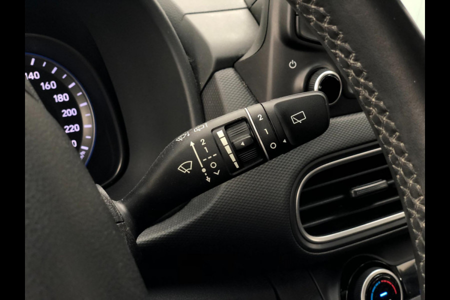 Hyundai Kona 1.0 T-GDI Comfort | Navi, Cruise, Clima, DAB, Camera, Carplay/Android | Goed Onderhouden! | Hyundai Kona 1.0 T-GDI Comfort | Navi, Cruise, Clima, DAB, Camera, Carplay/Android | Goed Onderhouden! |