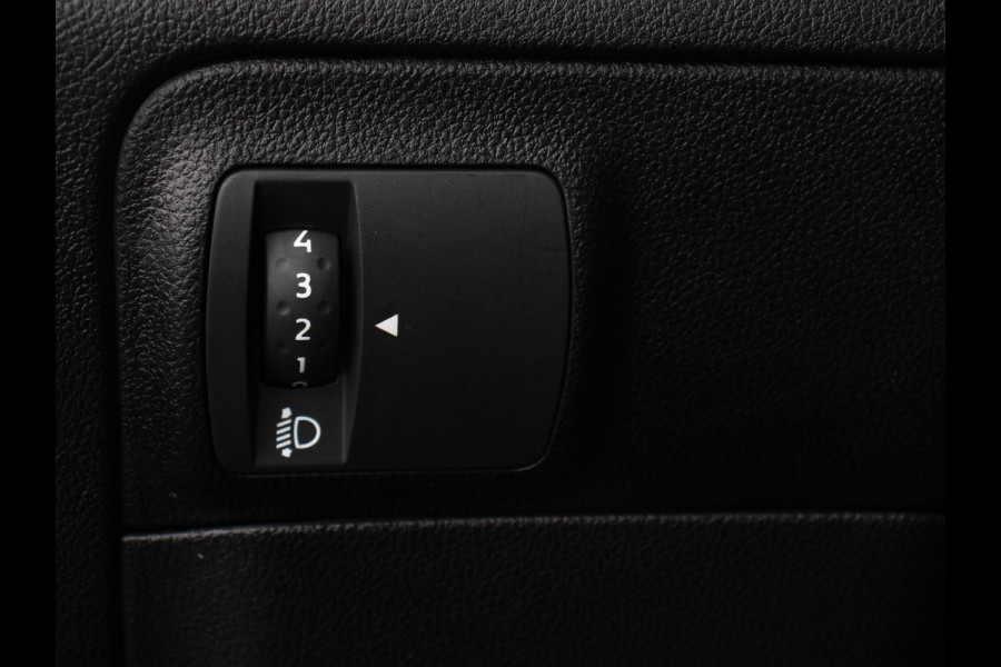 Renault MEGANE Estate 1.3 TCe Limited Cruise control Climate control Navigatie Parkeersensoren achter Lichtmetalen velgen LED Renault MEGANE Estate 1.3 TCe Limited Cruise control Climate control Navigatie Parkeersensoren achter Lichtmetalen velgen LED