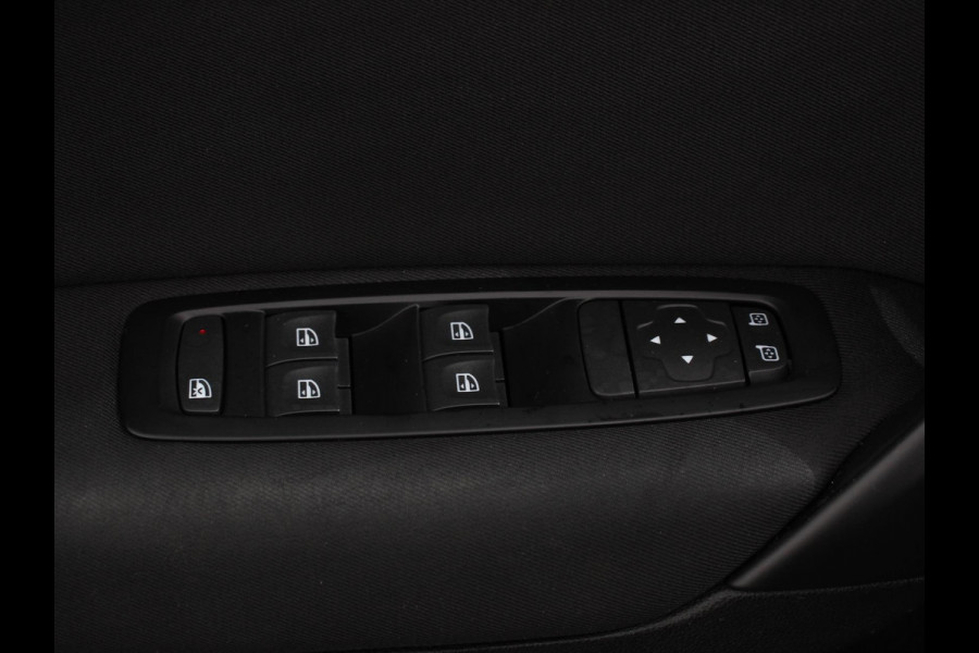 Renault MEGANE Estate 1.3 TCe Limited Cruise control Climate control Navigatie Parkeersensoren achter Lichtmetalen velgen LED Renault MEGANE Estate 1.3 TCe Limited Cruise control Climate control Navigatie Parkeersensoren achter Lichtmetalen velgen LED