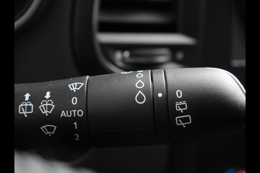 Renault MEGANE Estate 1.3 TCe Limited Cruise control Climate control Navigatie Parkeersensoren achter Lichtmetalen velgen LED Renault MEGANE Estate 1.3 TCe Limited Cruise control Climate control Navigatie Parkeersensoren achter Lichtmetalen velgen LED