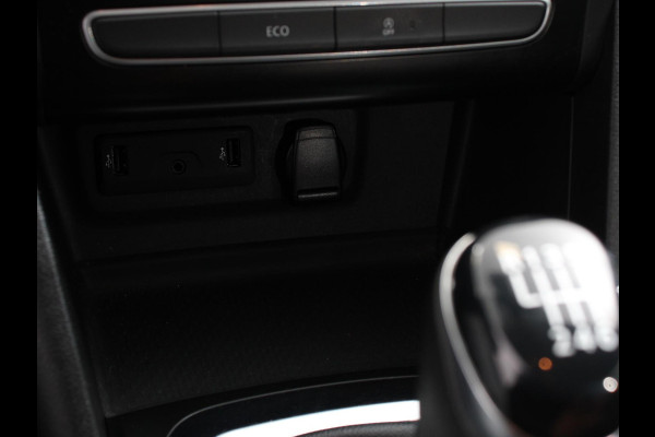 Renault MEGANE Estate 1.3 TCe Limited Cruise control Climate control Navigatie Parkeersensoren achter Lichtmetalen velgen LED Renault MEGANE Estate 1.3 TCe Limited Cruise control Climate control Navigatie Parkeersensoren achter Lichtmetalen velgen LED