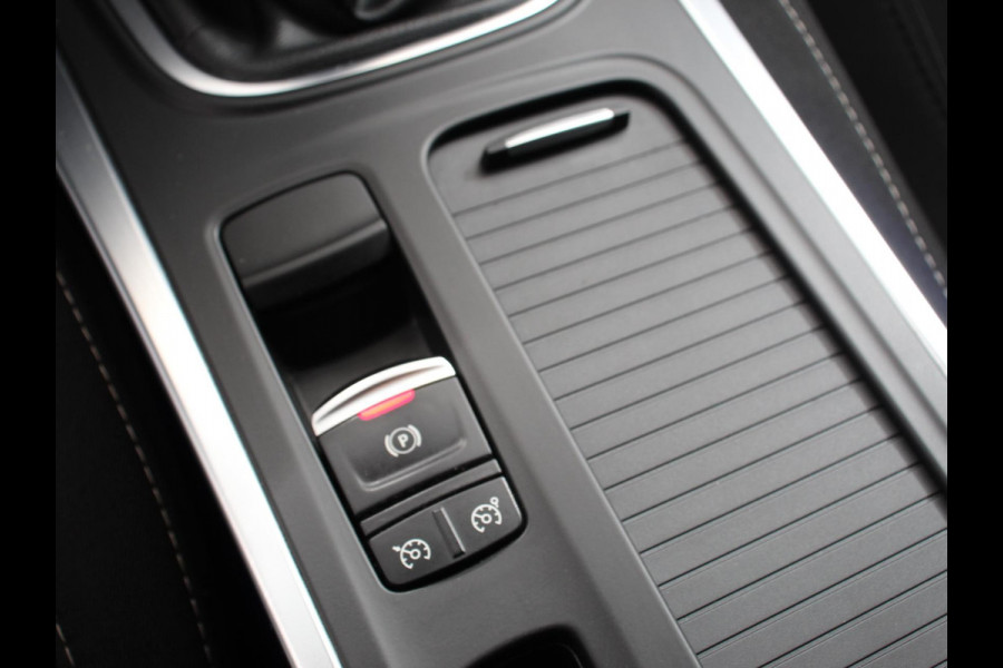 Renault MEGANE Estate 1.3 TCe Limited Cruise control Climate control Navigatie Parkeersensoren achter Lichtmetalen velgen LED Renault MEGANE Estate 1.3 TCe Limited Cruise control Climate control Navigatie Parkeersensoren achter Lichtmetalen velgen LED