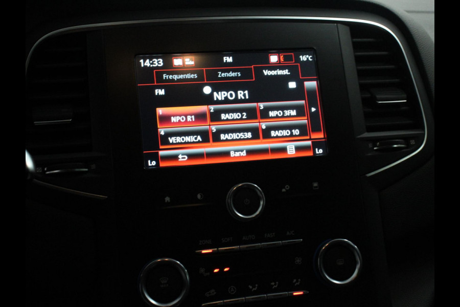 Renault MEGANE Estate 1.3 TCe Limited Cruise control Climate control Navigatie Parkeersensoren achter Lichtmetalen velgen LED Renault MEGANE Estate 1.3 TCe Limited Cruise control Climate control Navigatie Parkeersensoren achter Lichtmetalen velgen LED