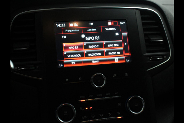 Renault MEGANE Estate 1.3 TCe Limited Cruise control Climate control Navigatie Parkeersensoren achter Lichtmetalen velgen LED Renault MEGANE Estate 1.3 TCe Limited Cruise control Climate control Navigatie Parkeersensoren achter Lichtmetalen velgen LED