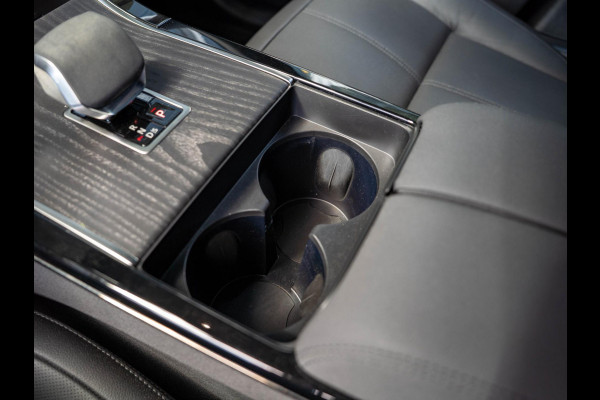 Land Rover Range Rover Velar 2.0 P400e AWD Dynamic SE / Pano / Meridian / 360 / Ambient / Keyless / Adaptive / Memory / 21 inch Land Rover Range Rover Velar 2.0 P400e AWD Dynamic SE / Pano / Meridian / 360 / Ambient / Keyless / Adaptive / Memory / 21 inch