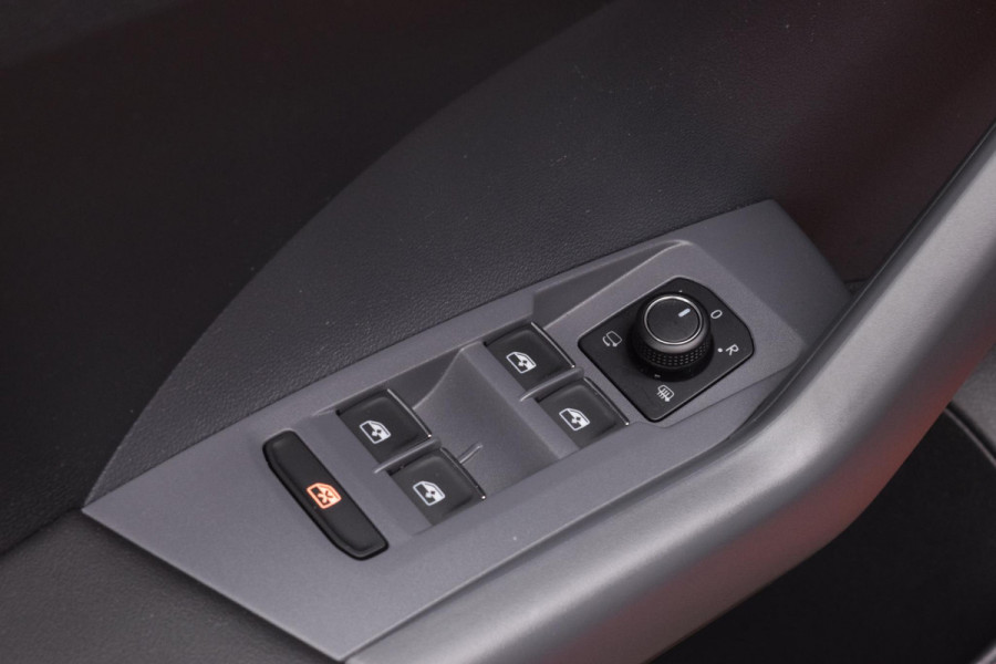 Volkswagen T-Cross 1.0 TSI Style|Led|18"|ACC|Virtual|Carplay