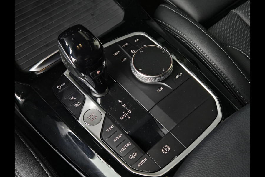 BMW X3 xDrive30e M SPORT | ELEKTR. TREKHAAK | 20 INCH LM VELGEN | CAMERA | BMW LIVE COCKPIT |