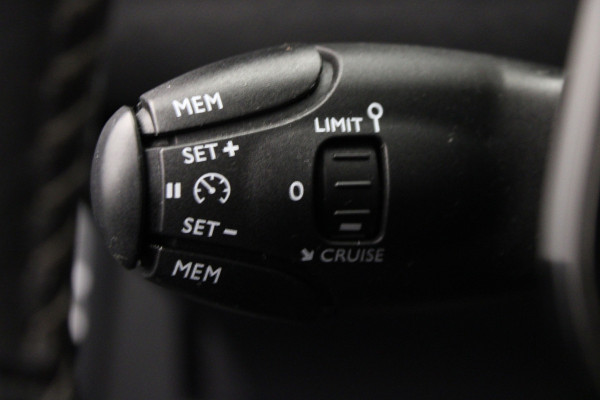 Peugeot 2008 1.2 PureTech Blue Lease Allure Peugeot 2008 1.2 PureTech Blue Lease Allure