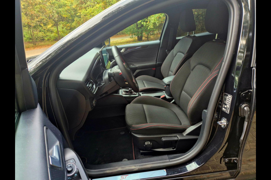 Ford Focus 1.0 EcoBoost Hybrid ST Line