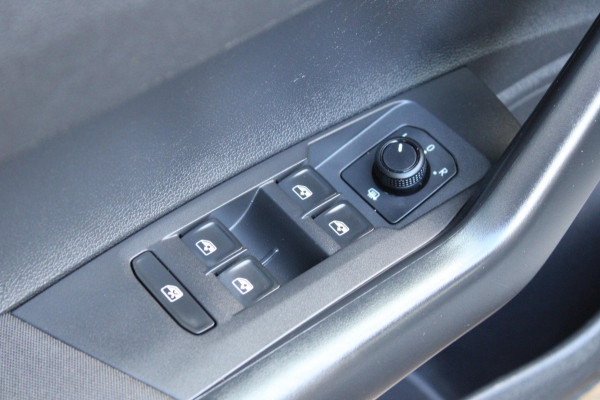 Volkswagen Polo 1.0 TSI R-Line Edition Airco CarPlay Pdc Nap Volkswagen Polo 1.0 TSI R-Line Edition Airco CarPlay Pdc Nap