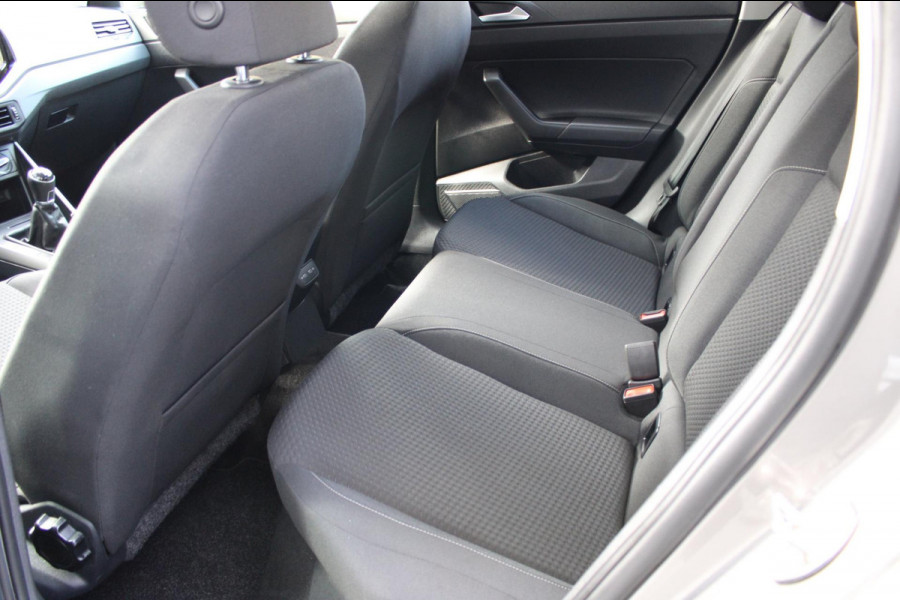 Volkswagen Polo 1.0 TSI R-Line Edition Airco CarPlay Pdc Nap Volkswagen Polo 1.0 TSI R-Line Edition Airco CarPlay Pdc Nap