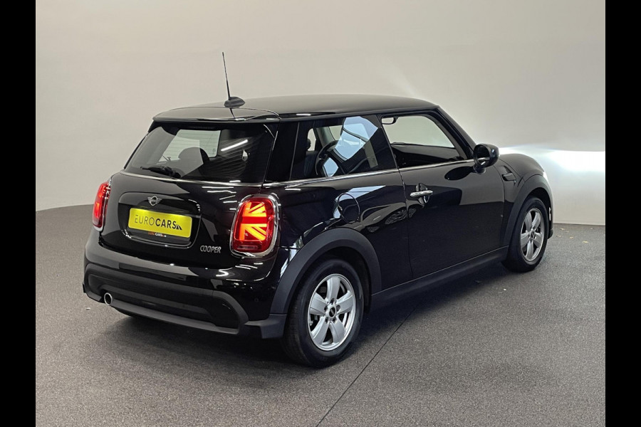 MINI Cooper 1.5 136pk DCT-7 Aut. Serious Business Navigatie Apple Carplay/Android Auto Parkeersensoren achter Cruise Control Virtual Cockpit Full LED Climate Control