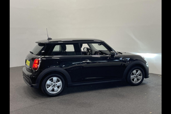 MINI Cooper 1.5 136pk DCT-7 Aut. Serious Business Navigatie Apple Carplay/Android Auto Parkeersensoren achter Cruise Control Virtual Cockpit Full LED Climate Control