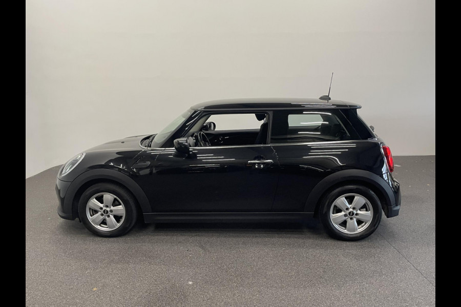 MINI Cooper 1.5 136pk DCT-7 Aut. Serious Business Navigatie Apple Carplay/Android Auto Parkeersensoren achter Cruise Control Virtual Cockpit Full LED Climate Control