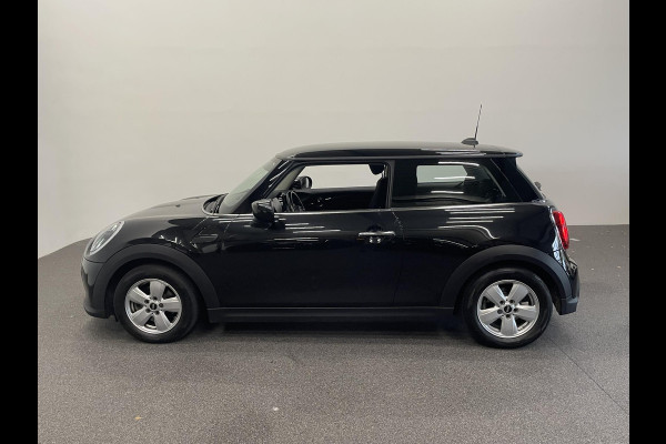 MINI Cooper 1.5 136pk DCT-7 Aut. Serious Business Navigatie Apple Carplay/Android Auto Parkeersensoren achter Cruise Control Virtual Cockpit Full LED Climate Control