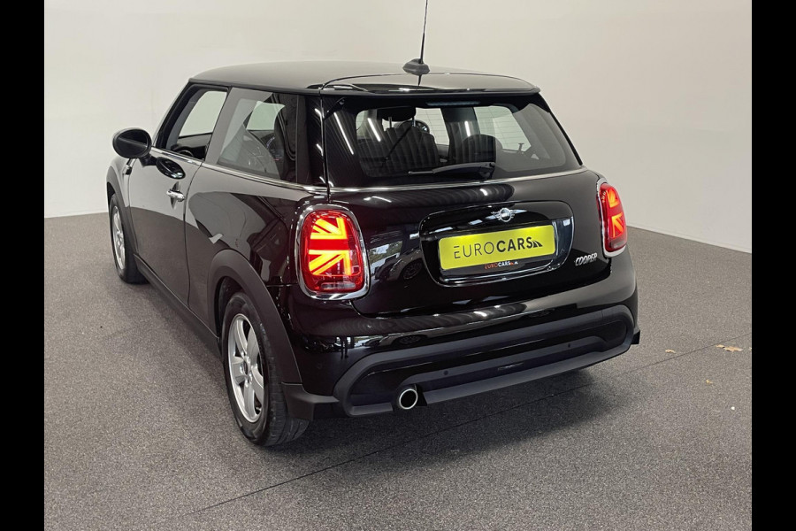 MINI Cooper 1.5 136pk DCT-7 Aut. Serious Business Navigatie Apple Carplay/Android Auto Parkeersensoren achter Cruise Control Virtual Cockpit Full LED Climate Control