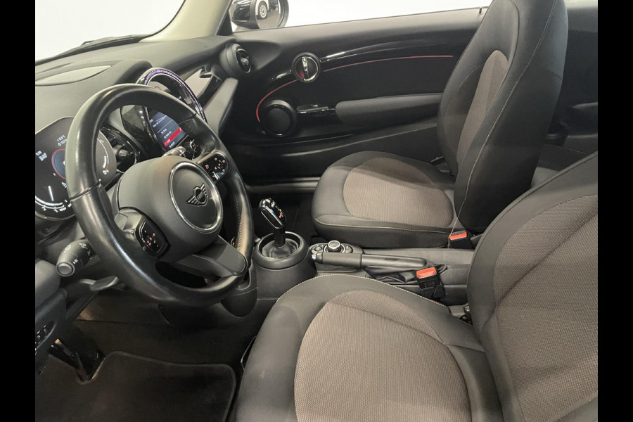 MINI Cooper 1.5 136pk DCT-7 Aut. Serious Business Navigatie Apple Carplay/Android Auto Parkeersensoren achter Cruise Control Virtual Cockpit Full LED Climate Control