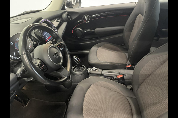 MINI Cooper 1.5 136pk DCT-7 Aut. Serious Business Navigatie Apple Carplay/Android Auto Parkeersensoren achter Cruise Control Virtual Cockpit Full LED Climate Control