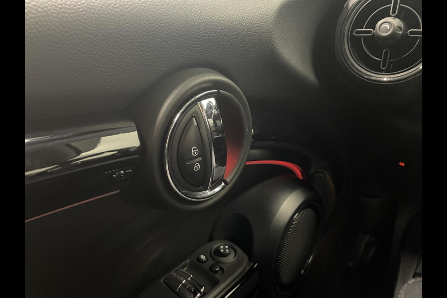 MINI Cooper 1.5 136pk DCT-7 Aut. Serious Business Navigatie Apple Carplay/Android Auto Parkeersensoren achter Cruise Control Virtual Cockpit Full LED Climate Control