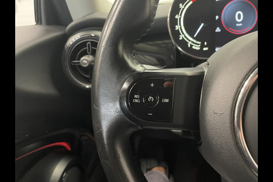 MINI Cooper 1.5 136pk DCT-7 Aut. Serious Business Navigatie Apple Carplay/Android Auto Parkeersensoren achter Cruise Control Virtual Cockpit Full LED Climate Control
