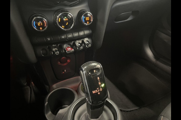 MINI Cooper 1.5 136pk DCT-7 Aut. Serious Business Navigatie Apple Carplay/Android Auto Parkeersensoren achter Cruise Control Virtual Cockpit Full LED Climate Control
