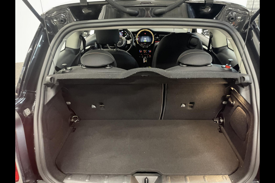 MINI Cooper 1.5 136pk DCT-7 Aut. Serious Business Navigatie Apple Carplay/Android Auto Parkeersensoren achter Cruise Control Virtual Cockpit Full LED Climate Control