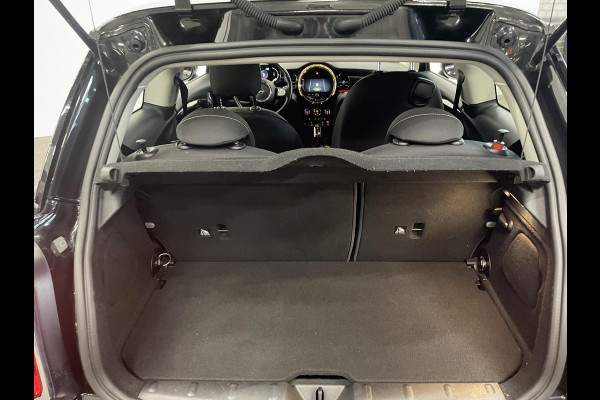 MINI Cooper 1.5 136pk DCT-7 Aut. Serious Business Navigatie Apple Carplay/Android Auto Parkeersensoren achter Cruise Control Virtual Cockpit Full LED Climate Control