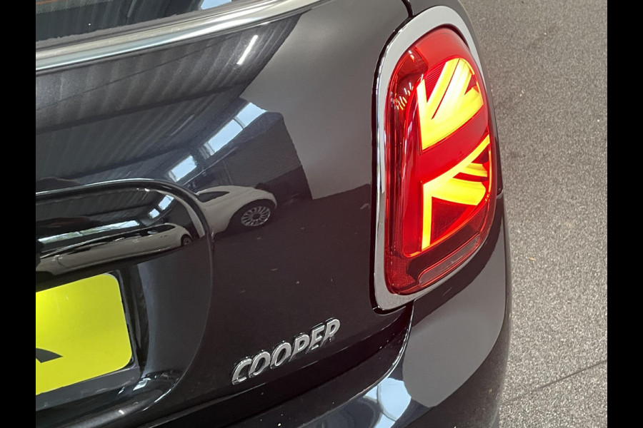 MINI Cooper 1.5 136pk DCT-7 Aut. Serious Business Navigatie Apple Carplay/Android Auto Parkeersensoren achter Cruise Control Virtual Cockpit Full LED Climate Control
