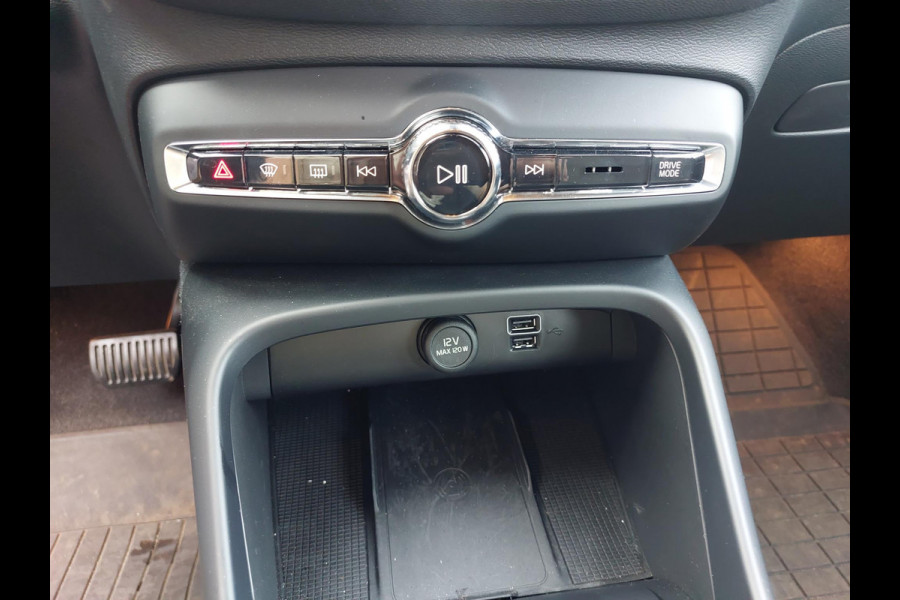 Volvo XC40 1.5 T4 Plug-in hybrid Core Bright | WinterPack | Camera | NAP Volvo XC40 1.5 T4 Plug-in hybrid Core Bright | WinterPack | Camera | NAP