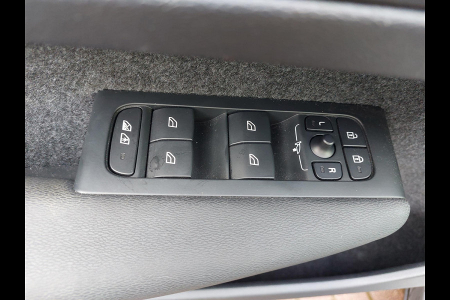 Volvo XC40 1.5 T4 Plug-in hybrid Core Bright | WinterPack | Camera | NAP Volvo XC40 1.5 T4 Plug-in hybrid Core Bright | WinterPack | Camera | NAP