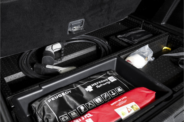 Peugeot 3008 1.6 HYbrid4 300 PK GT Orig. NL | Dig. Cockpit | Trekhaak | Cruise | PDC | Camera | NAV+App. Connect | ECC | LM 19" |