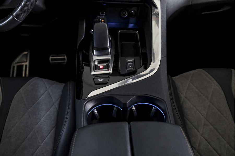 Peugeot 3008 1.6 HYbrid4 300 PK GT Orig. NL | Dig. Cockpit | Trekhaak | Cruise | PDC | Camera | NAV+App. Connect | ECC | LM 19" |