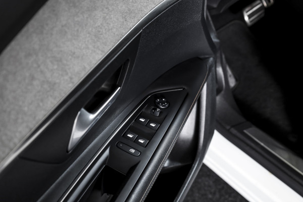 Peugeot 3008 1.6 HYbrid4 300 PK GT Orig. NL | Dig. Cockpit | Trekhaak | Cruise | PDC | Camera | NAV+App. Connect | ECC | LM 19" |