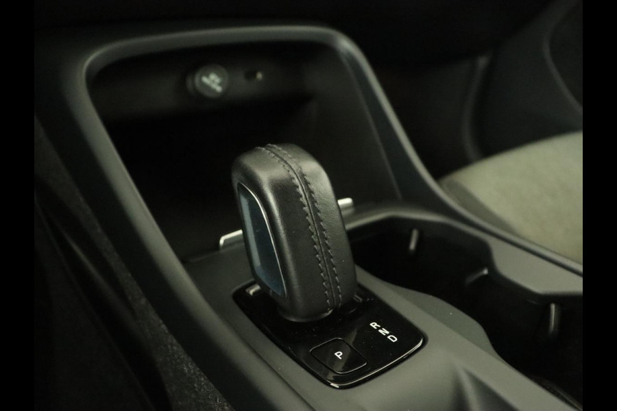 Volvo XC40 1.5 T4 Recharge Inscription Expression | Trekhaak | Carplay | Navigatie | Climate control | Parkeerhulp | Cruise control | Full LED | PHEV | Plug In Volvo XC40 1.5 T4 Recharge Inscription Expression | Trekhaak | Carplay | Navigatie | Climate control | Parkeerhulp | Cruise control | Full LED | PHEV | Plug In