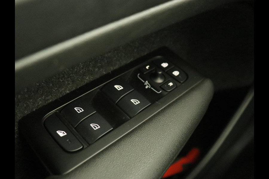 Volvo XC40 1.5 T4 Recharge Inscription Expression | Trekhaak | Carplay | Navigatie | Climate control | Parkeerhulp | Cruise control | Full LED | PHEV | Plug In Volvo XC40 1.5 T4 Recharge Inscription Expression | Trekhaak | Carplay | Navigatie | Climate control | Parkeerhulp | Cruise control | Full LED | PHEV | Plug In