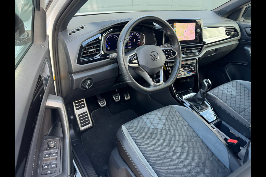 Volkswagen T-Roc 1.0 TSI R-Line * Blackstyle * Carplay * Climate Control * Parkeersensoren * Volkswagen T-Roc 1.0 TSI R-Line * Blackstyle * Carplay * Climate Control * Parkeersensoren *